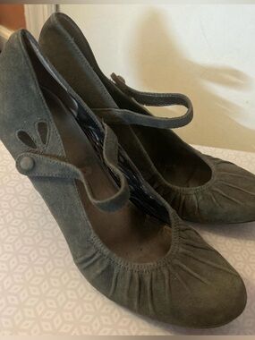 Me too Women’s Gray high Heels